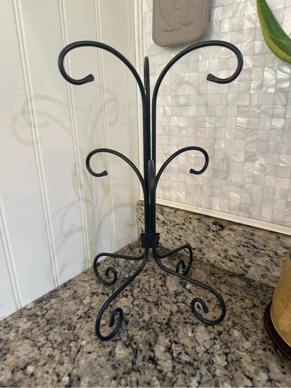 Vintage Metal Mug Tree with Leaf Motif 16” Holds 6 Cups or Mugs